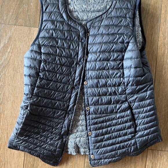 Devernois women's reversible (navy to navy & white) down sleeveless jacket sz S - Picture 9 of 9